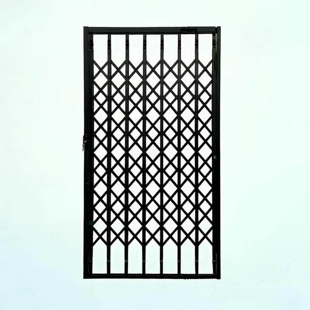 درب آکاردئونی با تسمه ضخیم