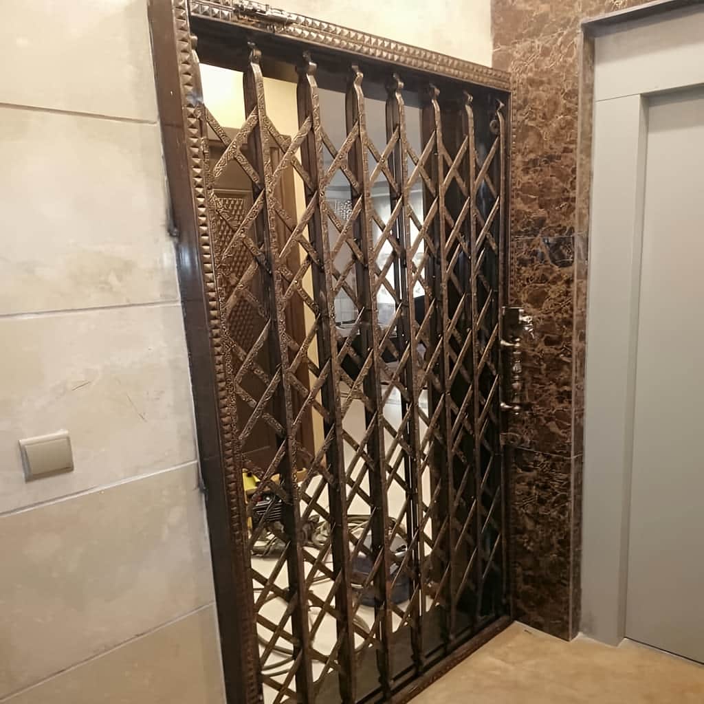 درب آکاردئونی با تعداد گل مناسب