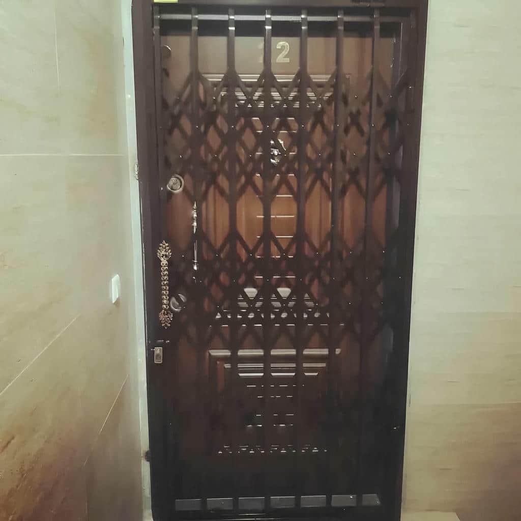 قفل درب آکاردئونی با بدنه مقاوم