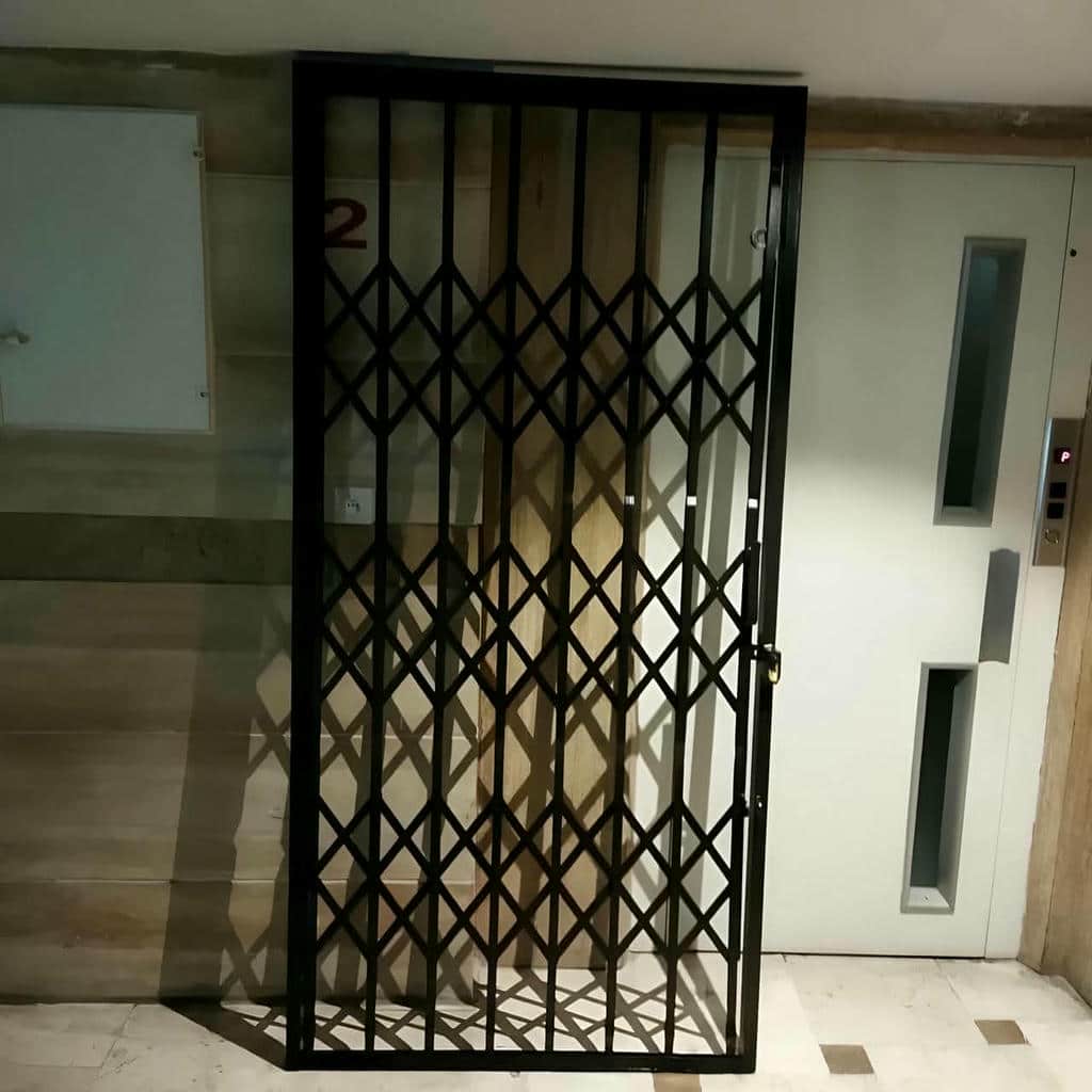 قفل درب آکاردئونی با یراق ایمنی بادوام
