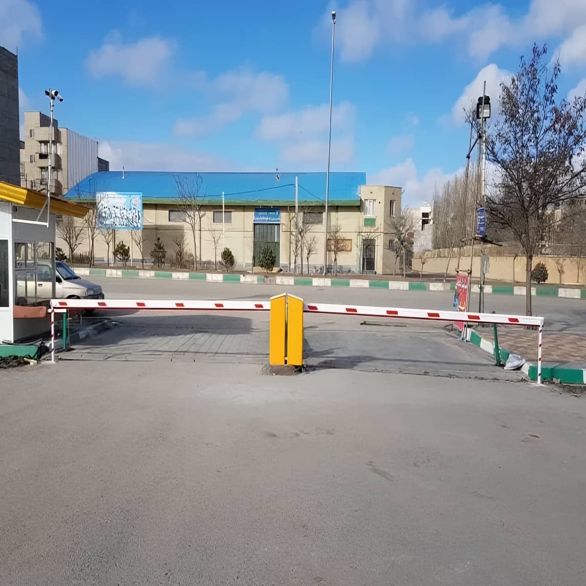 راهبند پارکینگ با مدار فرمان ایمن