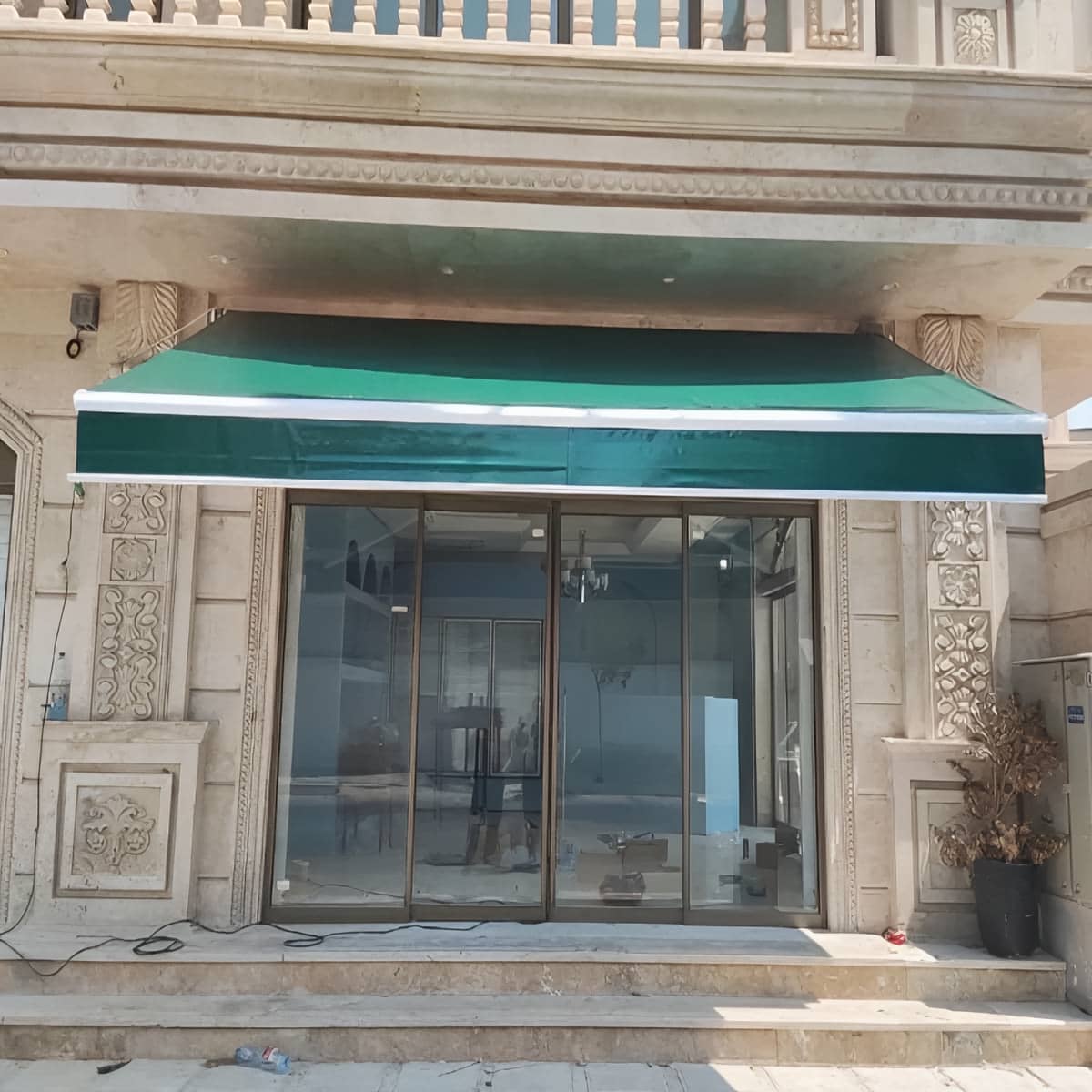 سایبان برقی با پوشش ضد باران و دوخت تمیز