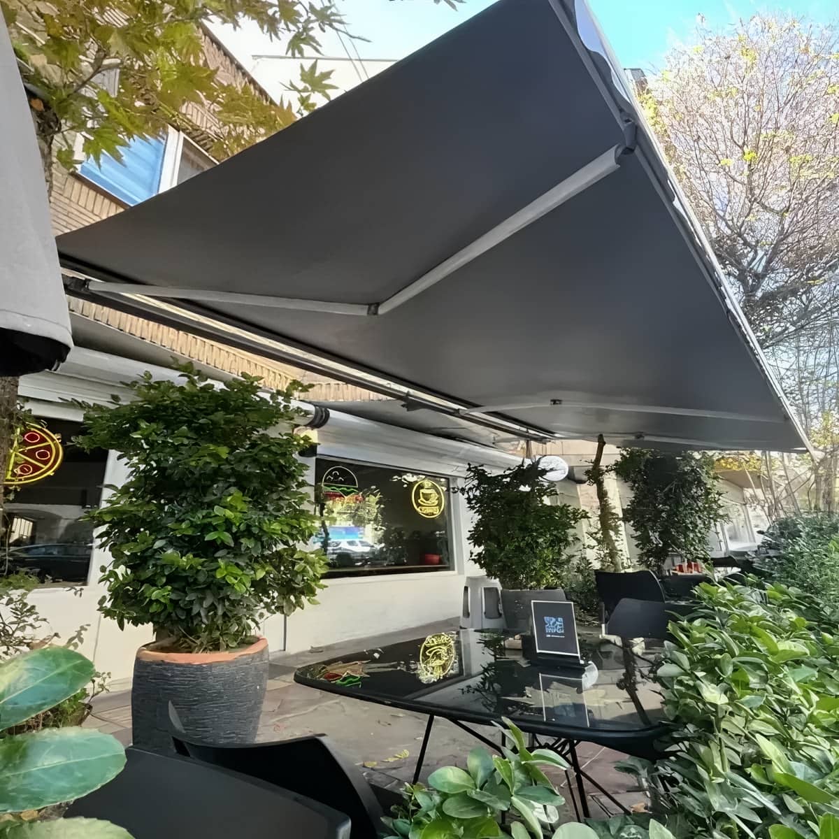سایبان برقی ضد UV با محافظت از مبلمان