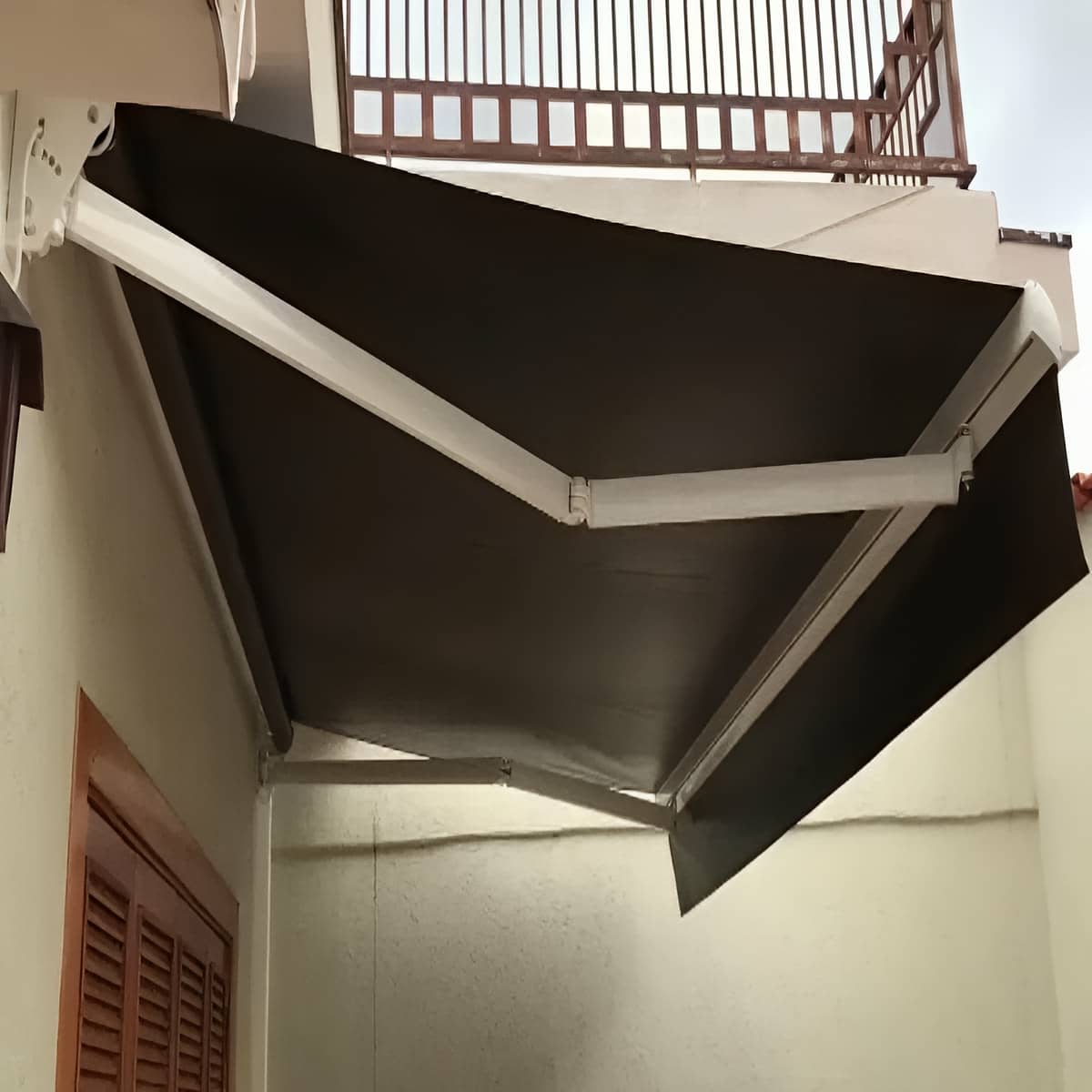 سایبان برقی مقاوم روف گاردن