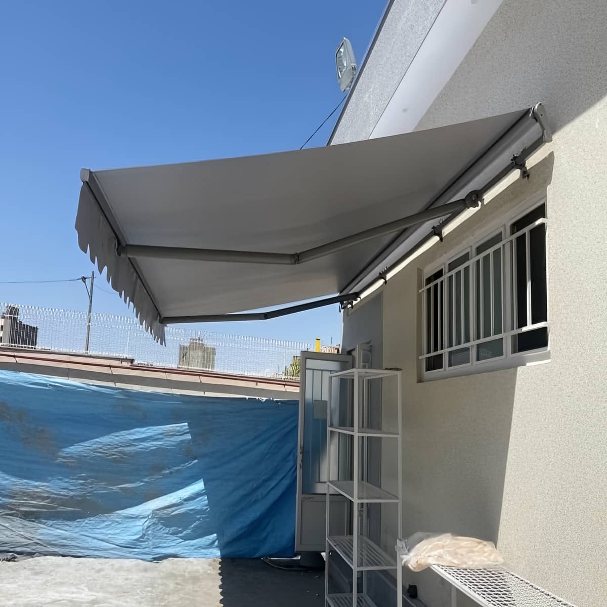 سایبان برقی تراس و بالکن با رول بولت مناسب