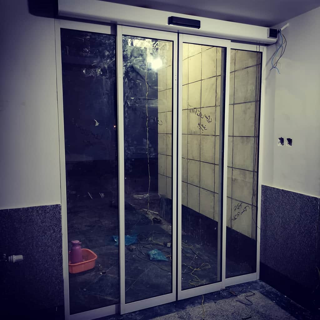 نصب درب شیشه ای اتوماتیک با شیشه سکوریت نصب درب شیشه ای اتوماتیک با شیشه سکوریت