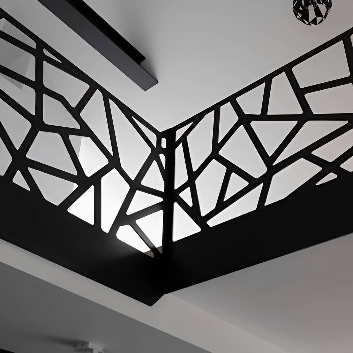 نرده سی ان سی مدرن مینیمال با طرح هندسی منظم