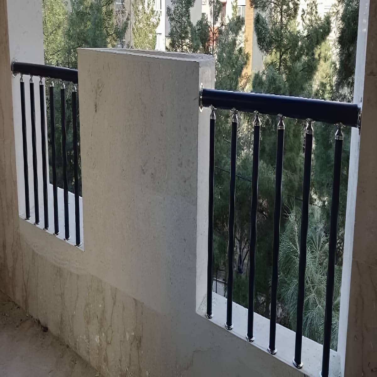 نرده استیل تراس با اجرای افقی منظم