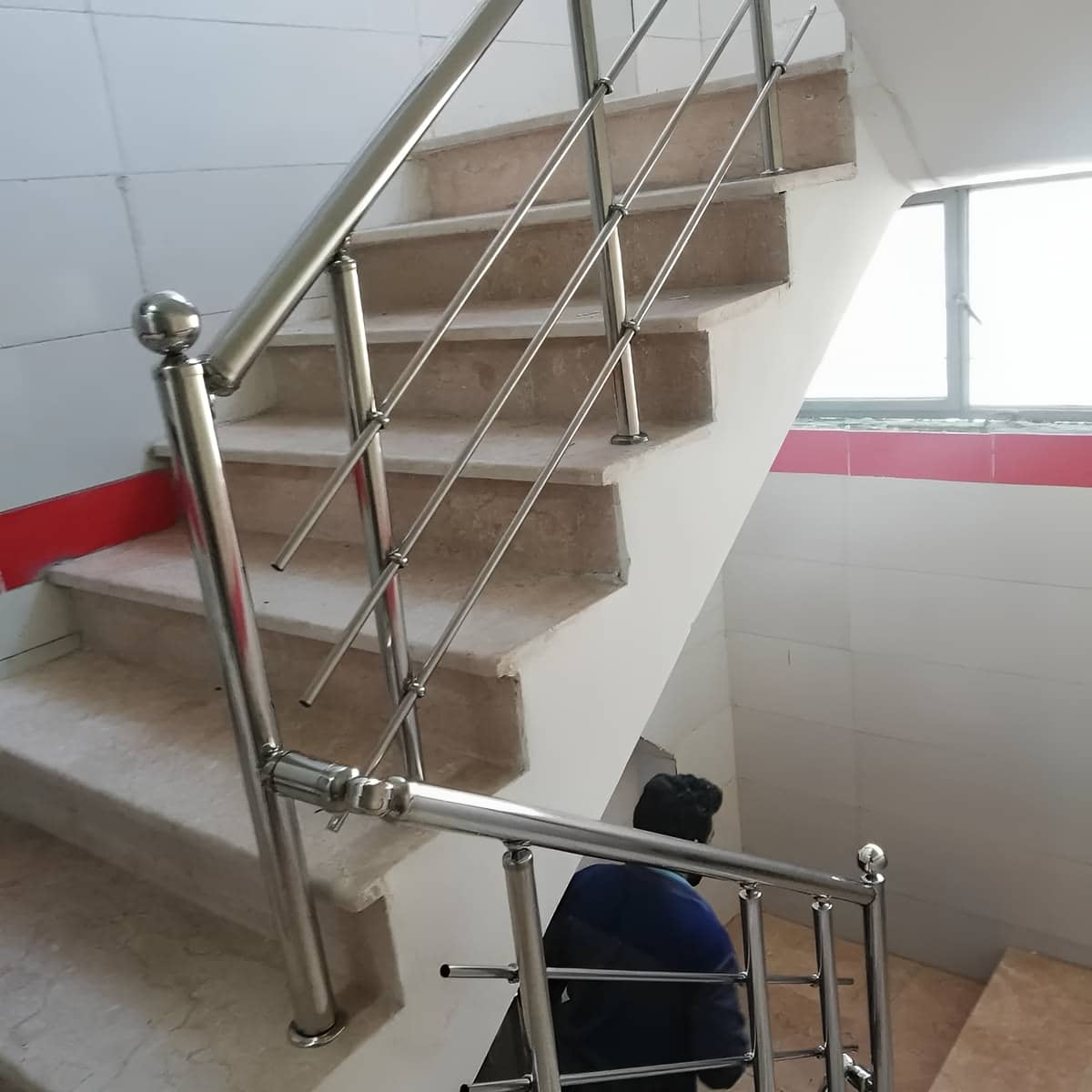 نرده استیل طلایی با دستگیره خوش فرم