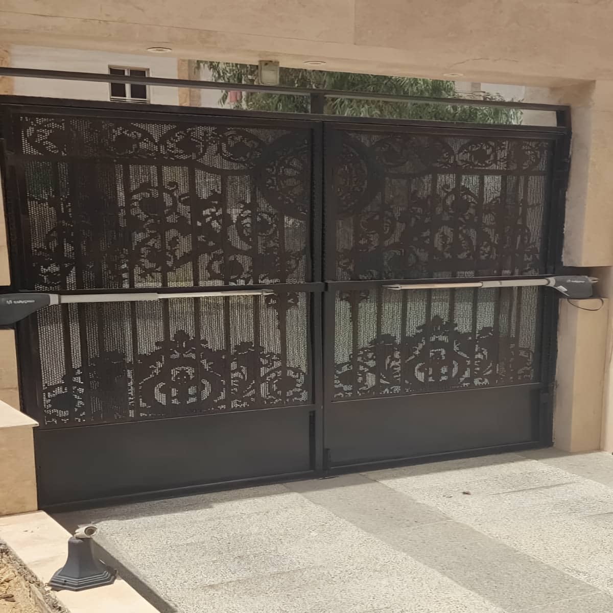 جک هیدرولیکی درب پارکینگ با بازوی فلزی محکم