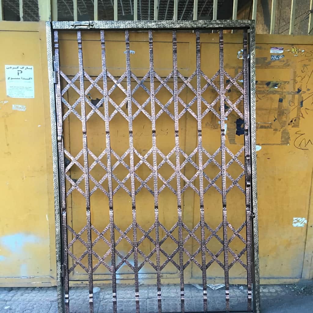 سفارش درب آکاردئونی سه گل تسمه متناسب با رنگ درب ضدسرقت