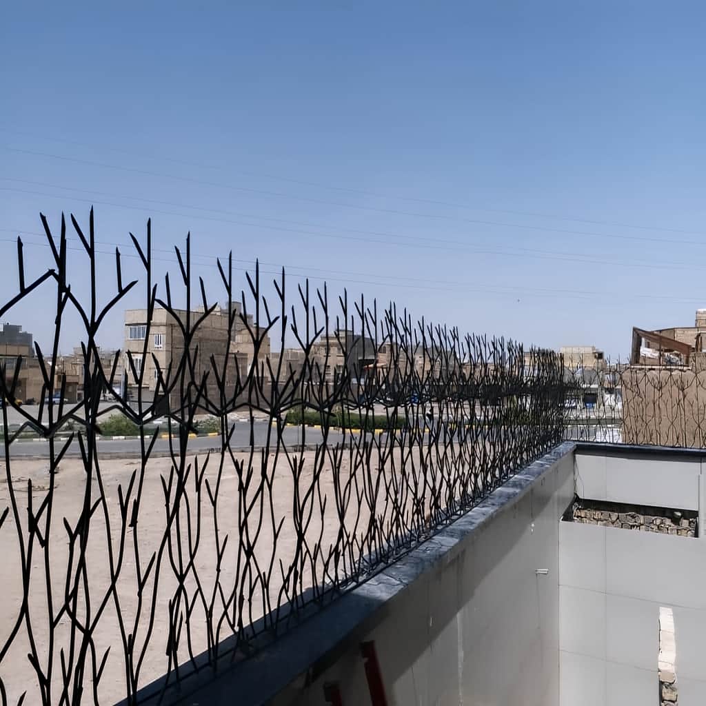 حفاظ دیوار بلند ضد سرقت با اندازه‌گیری دقیق تاج دیوار