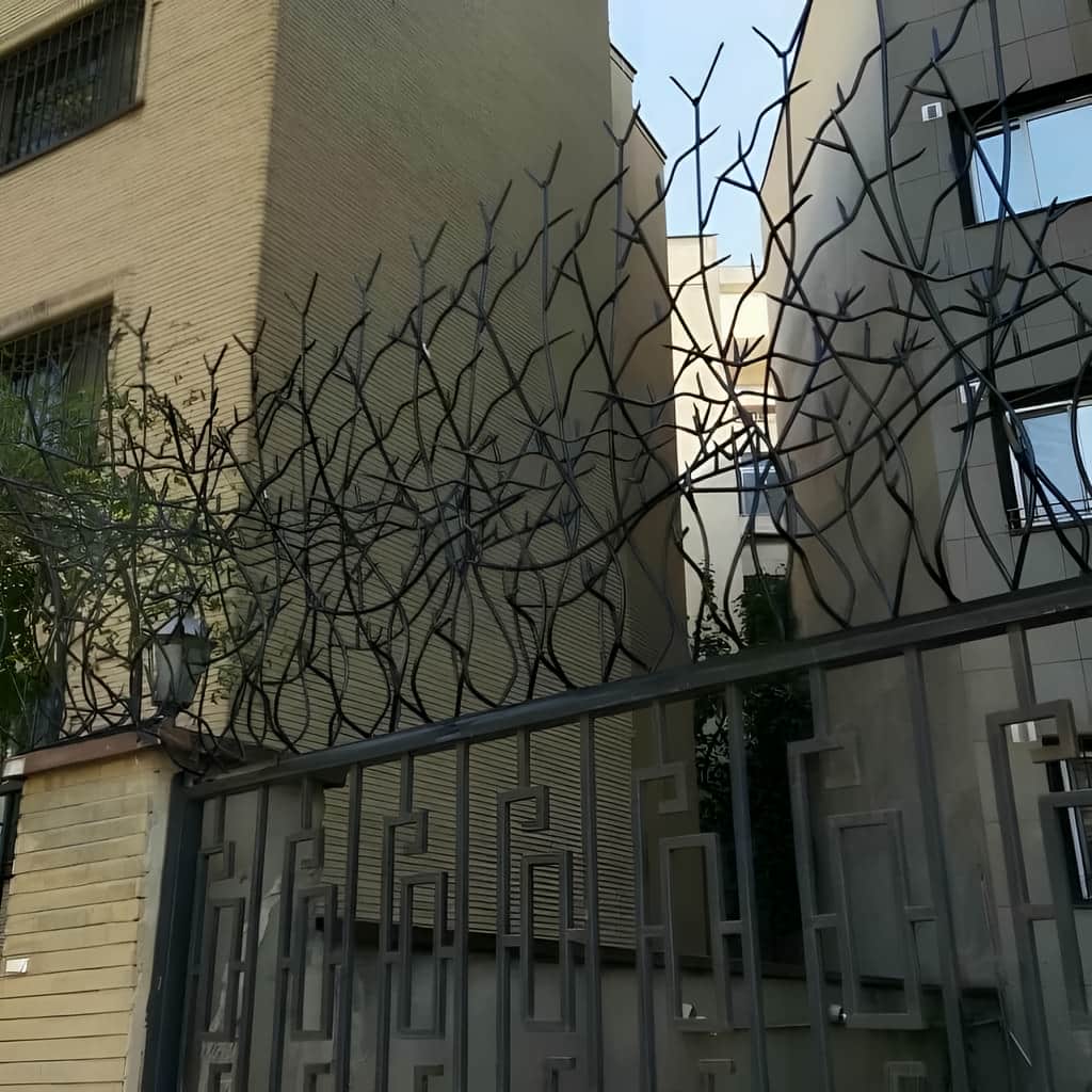 سفارش حفاظ دیوار بلند ضد سرقت با رنگ اختصاصی
