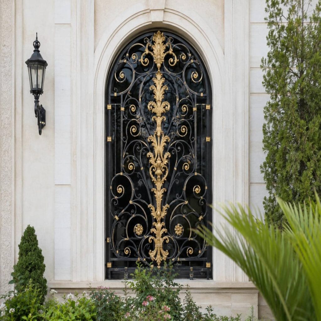 اجرای حفاظ پنجره فرفورژه گل نرده برای پنجره نمای کلاسیک