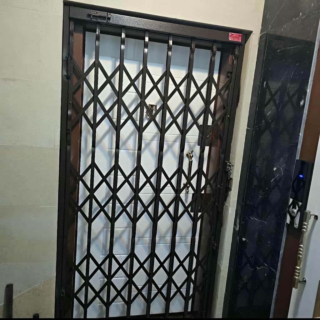 تولید حفاظ پشت درب آپارتمان ریلی با ابعاد سفارشی