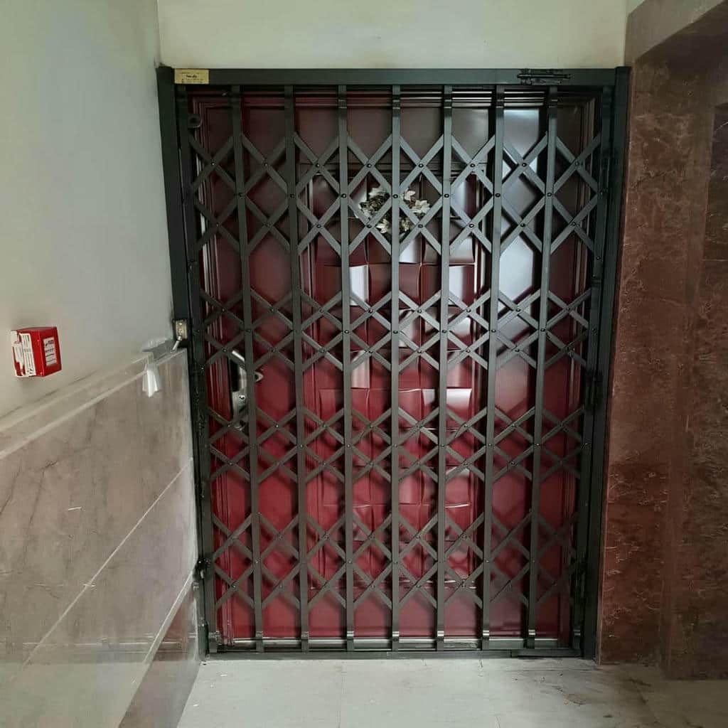 نصب درب آکاردئونی برای واحد اداری بر اساس سمت جمع‌شدن