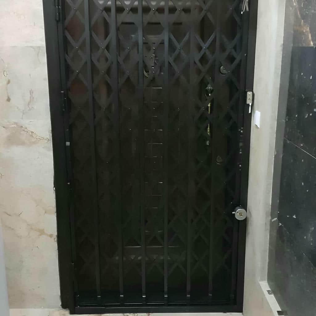 قیمت حفاظ پشت درب آپارتمان ریلی وابسته به ابعاد و متریال