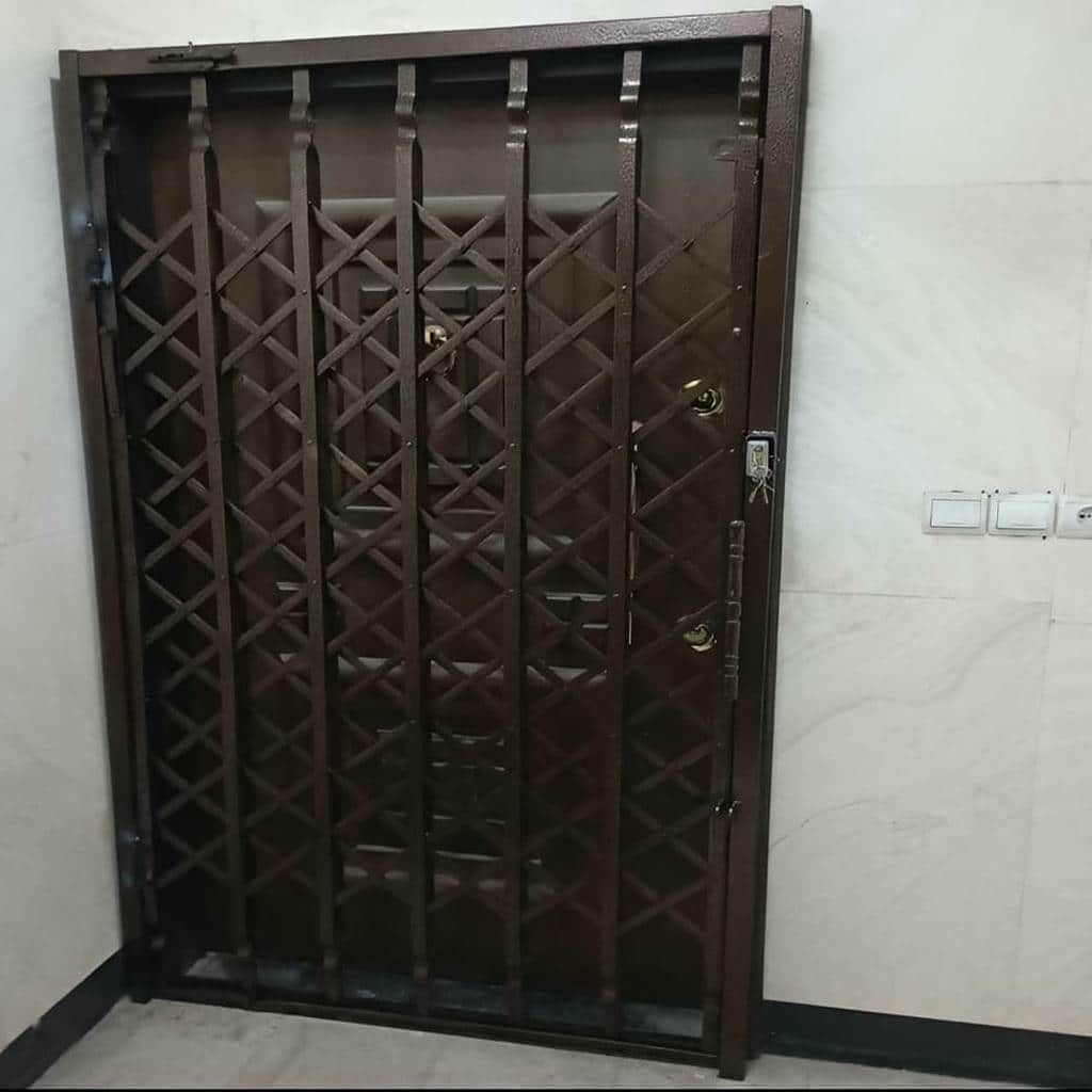 درب آکاردئونی شیک قفل دار با اندازهگیری دقیق دهانه
