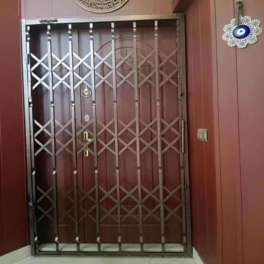 سفارش حفاظ آکاردئونی ورودی مجتمع متناسب با رنگ ورودی