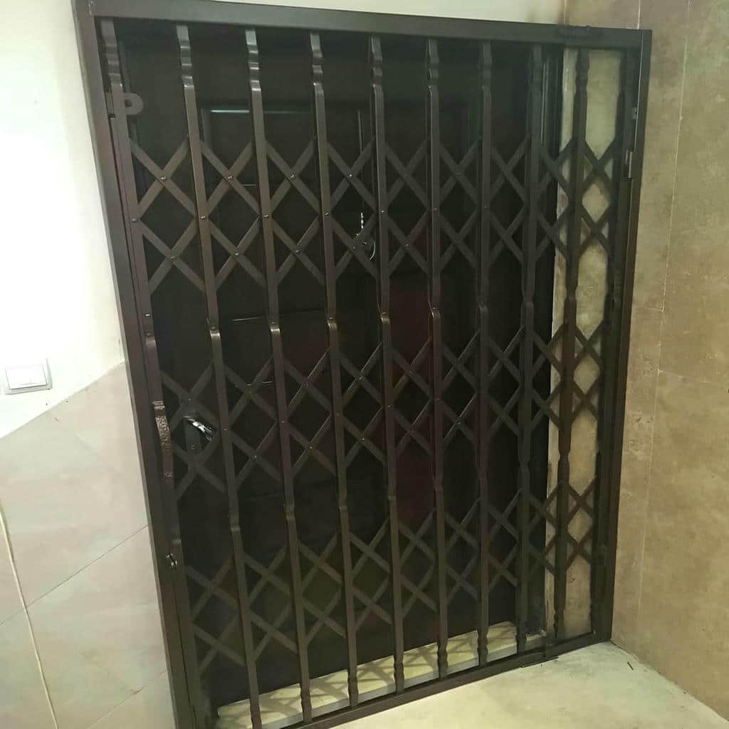 قیمت درب آکاردئونی برای واحد اداری وابسته به ابعاد و متریال