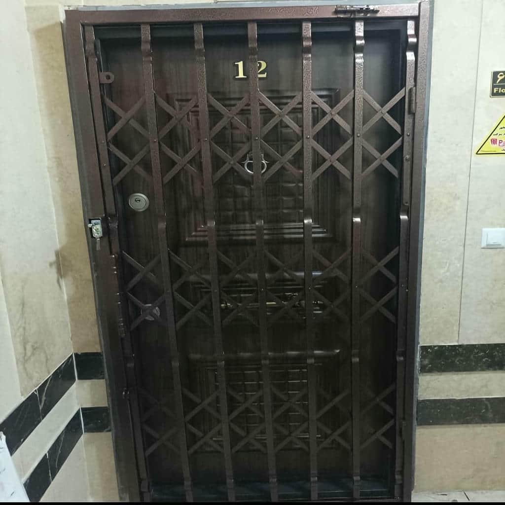 خرید درب آکاردئونی طلایی سلطنتی با ریل روان و قفل مطمئن