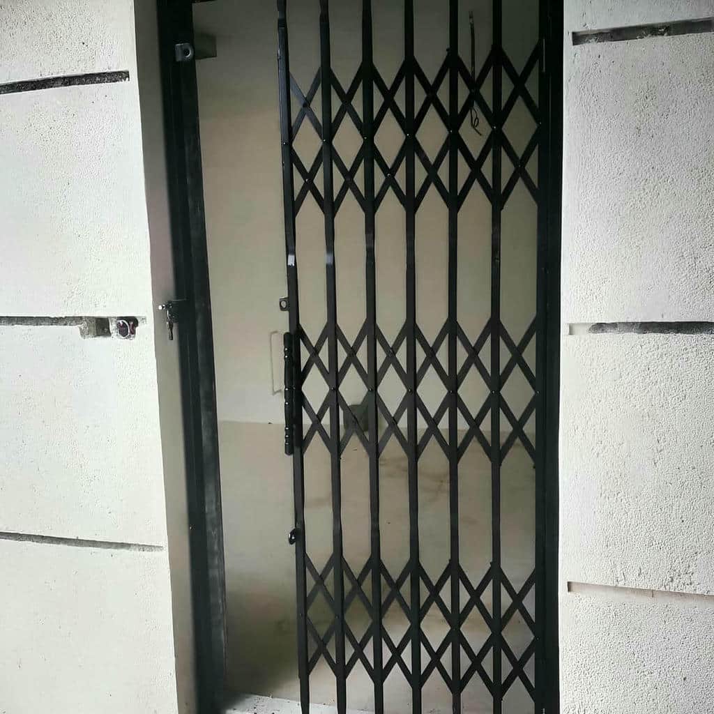 اجرای حفاظ آکاردئونی کم جا راهرو برای مسیر کم‌عرض