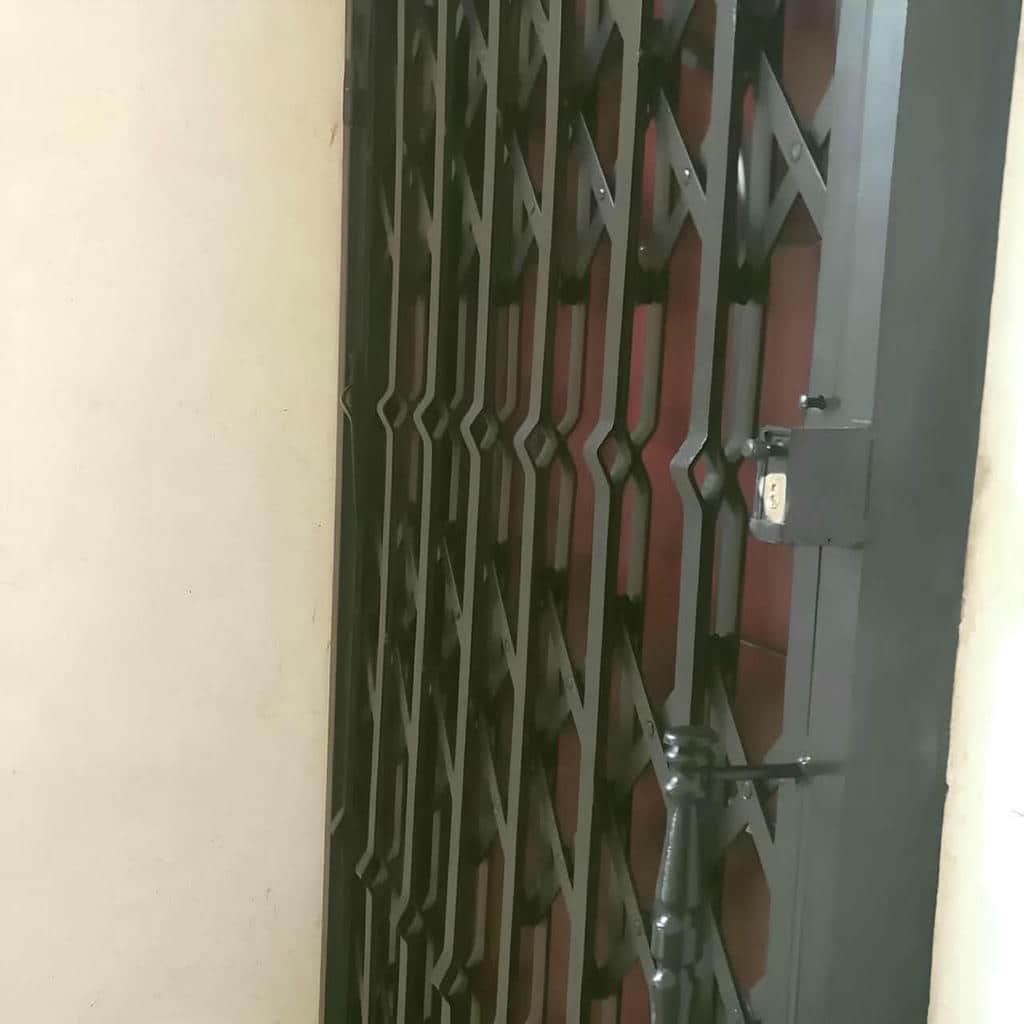 سفارش درب آکاردئونی طرح دار لوزی متناسب با رنگ ورودی