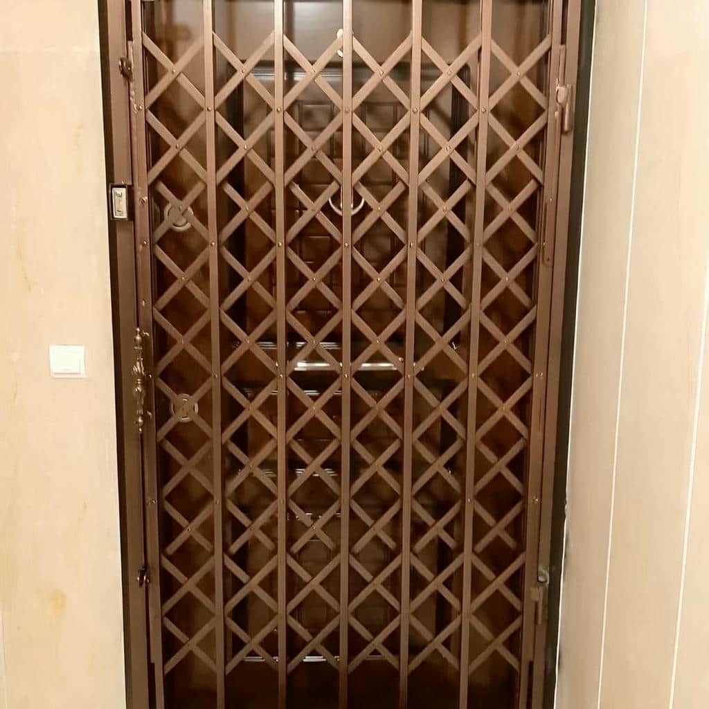 8 مدل درب آکاردئونی طلایی سلطنتی