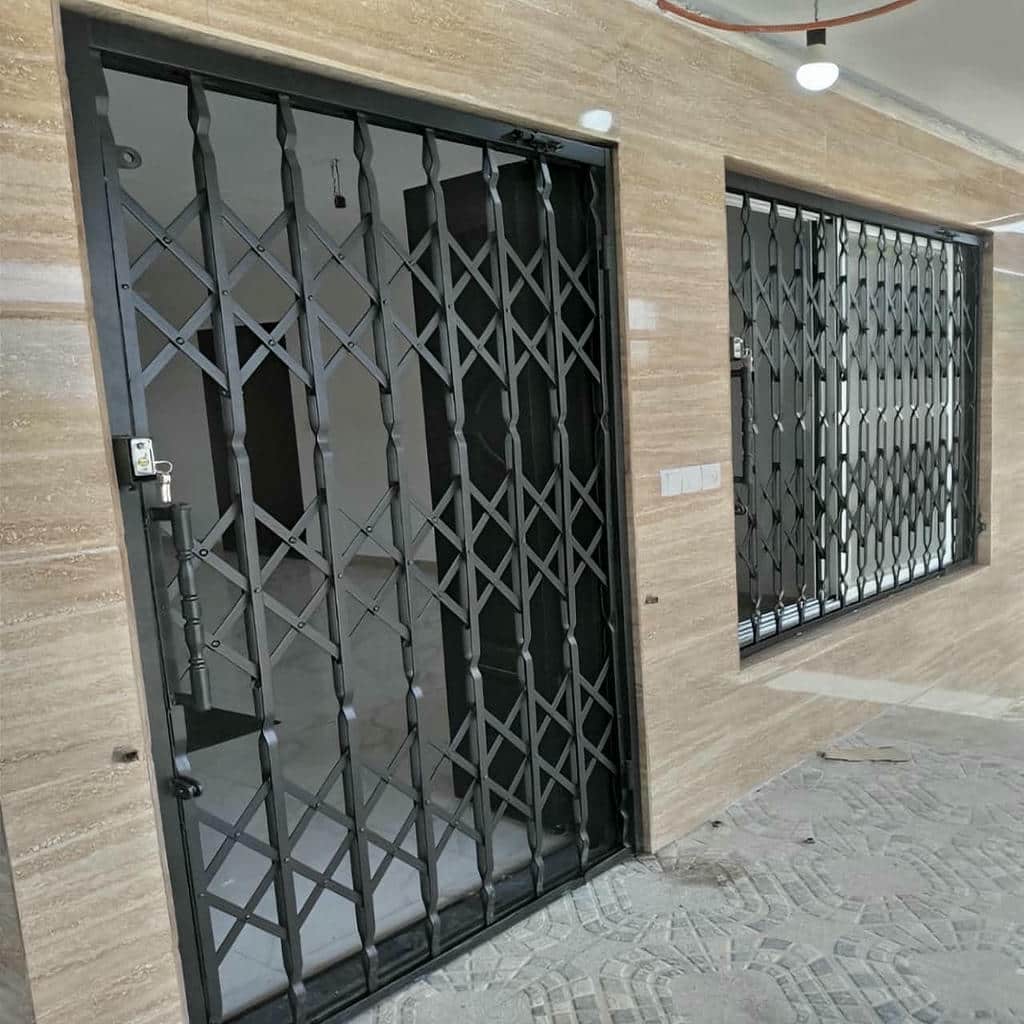 ساخت درب حفاظ فلزی ورودی واحد با اتصال مقاوم