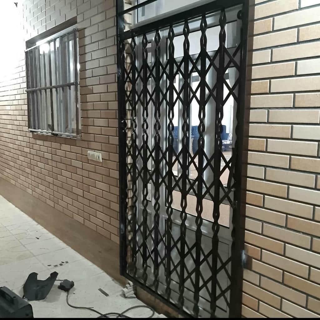 سفارش حفاظ آکاردئونی دو جداره ورودی متناسب با رنگ درب