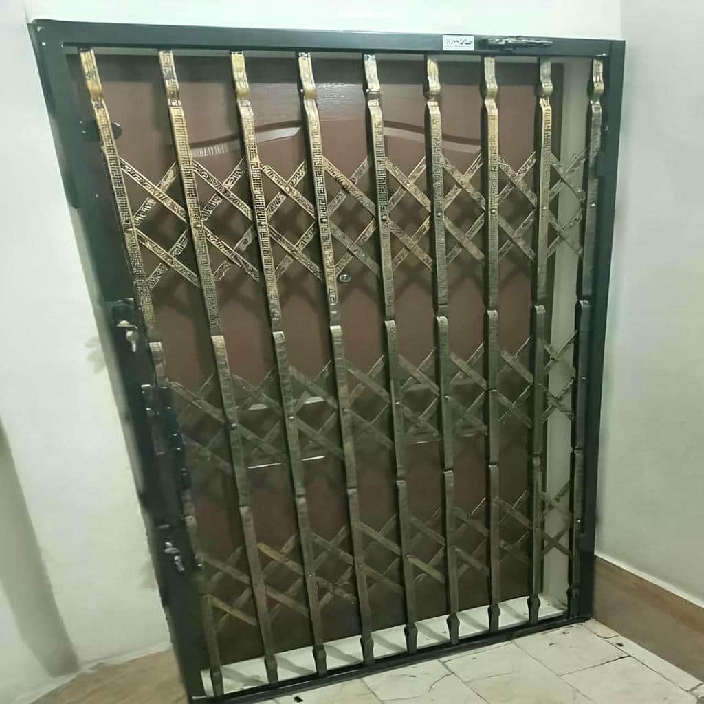 خرید درب آکاردئونی سلطنتی گل دار با ریل روان و قفل مطمئن