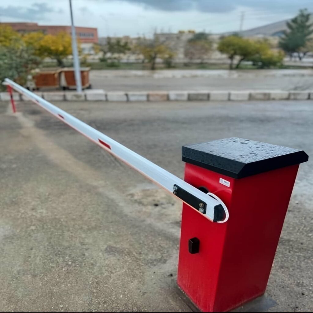 پلاک خوان پارکینگ ورودی با سفارش اختصاصی برای کنترل ورود خودرو