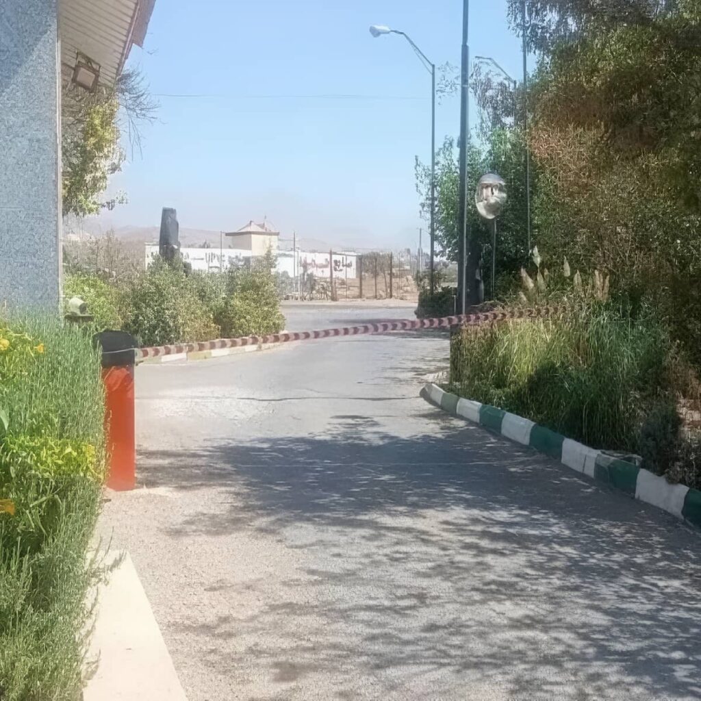 تولید راهبند سیستم کنترل تردد پارکینگ سازمانی با کابین مقاوم
