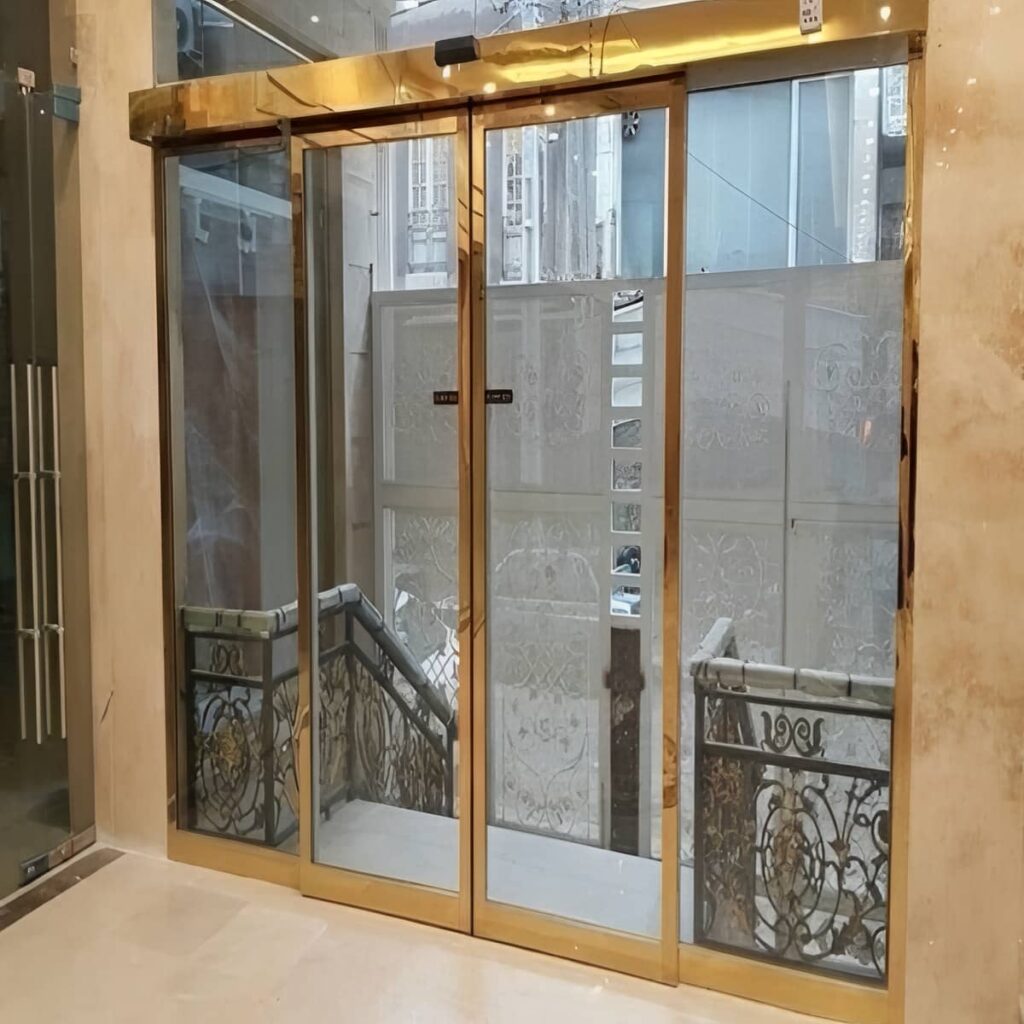 نصب درب اتوماتیک شیشه ای تک لنگه لولایی با اپراتور هماهنگ