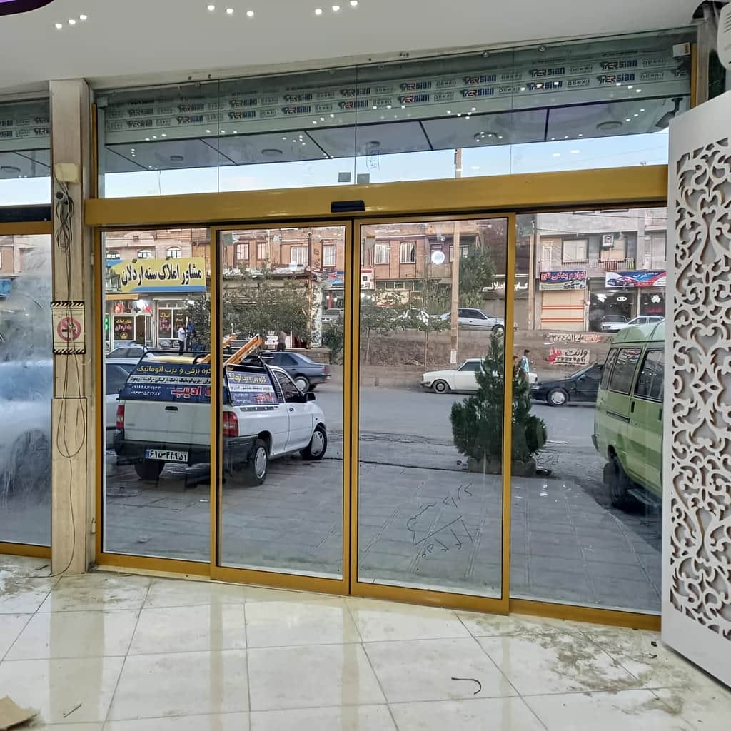 خرید درب اتوماتیک شیشه ای پرتردد مجتمع با اندازه‌گیری دقیق