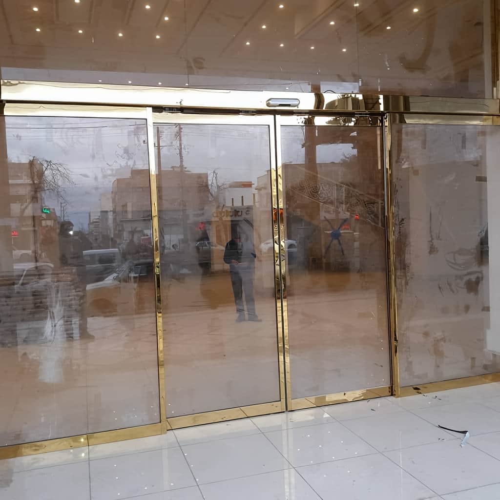 قیمت مناسب درب اتوماتیک شیشه ای دو لنگه بر پایه مشخصات سفارش