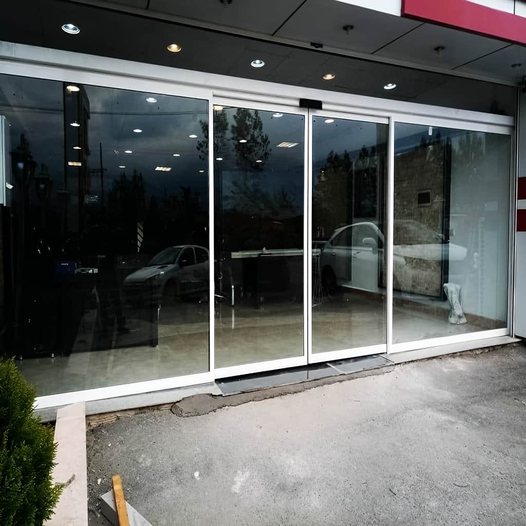 نصب درب شیشه ای لمینت اتوماتیک لابی با ریل تراز