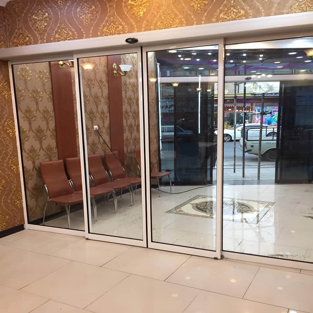 درب شیشه ای فریم لس سکوریت با اپراتور هماهنگ با وزن شیشه