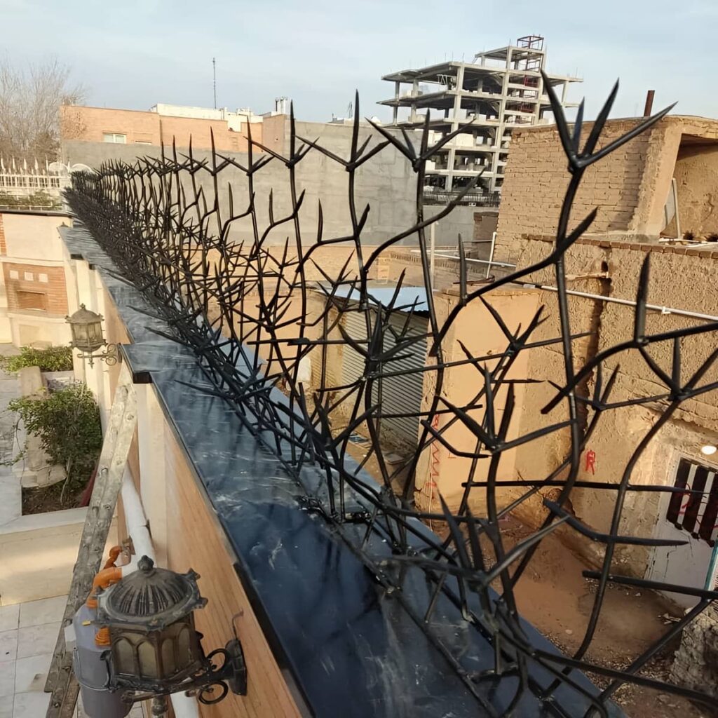 نصب حفاظ دیوار ضد سرقت میلگردی با پایه‌گذاری دقیق