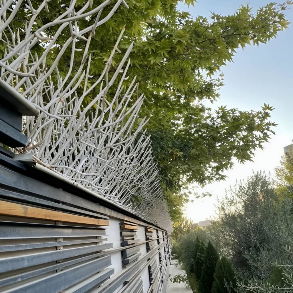 خرید حفاظ شاخ گوزنی میلگرد خمکاری برای دیوار محوطه