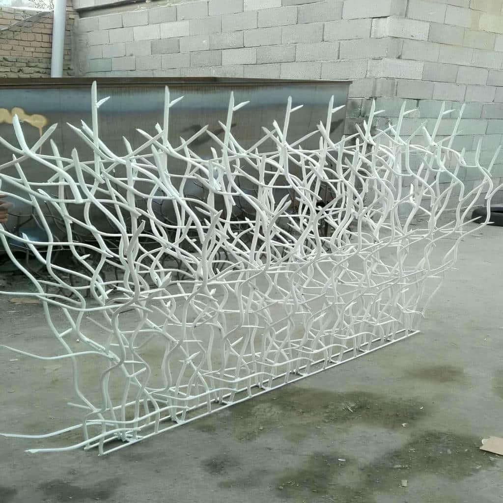 نصب حفاظ شاخ گوزنی پرتراکم امنیتی با پایه‌گذاری دقیق
