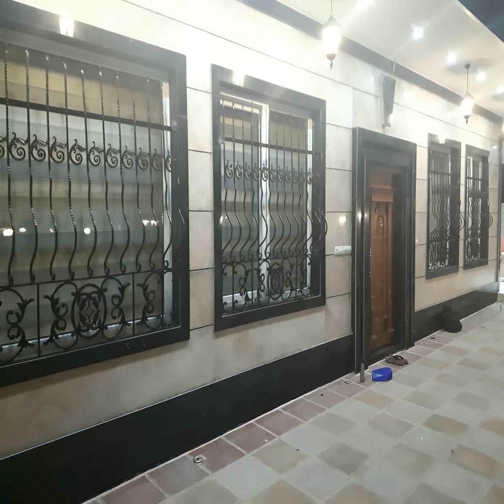 خدمات نصب حفاظ پنجره ضد سرقت میله عمودی با اتصال دقیق