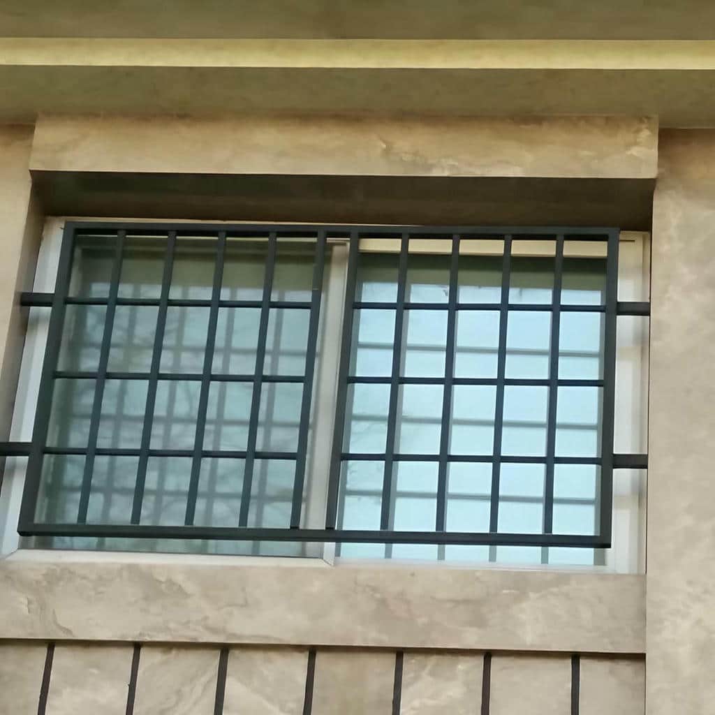 اجرای نرده پنجره فلزی شاسی دار برای پنجره قابل دسترس