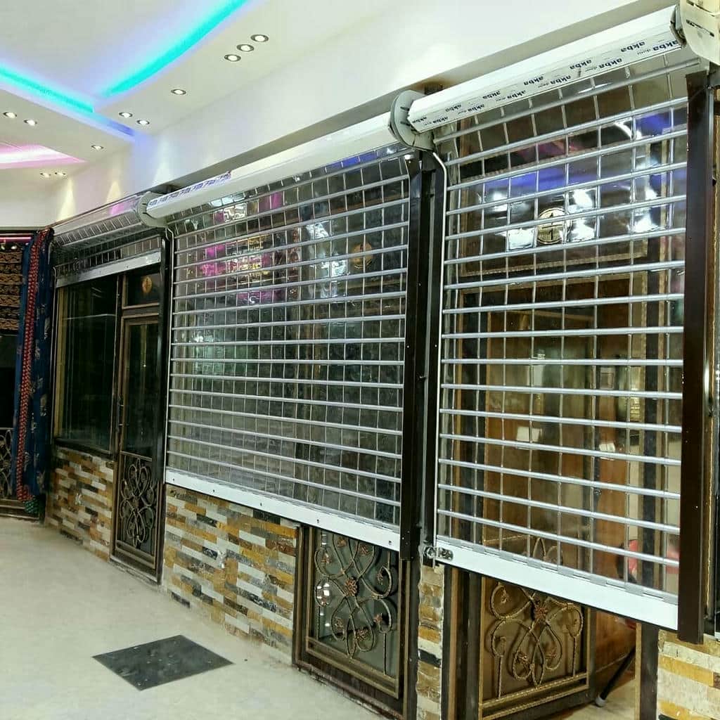 سفارش کرکره برقی رنگی نمای فروشگاه با رنگ هماهنگ