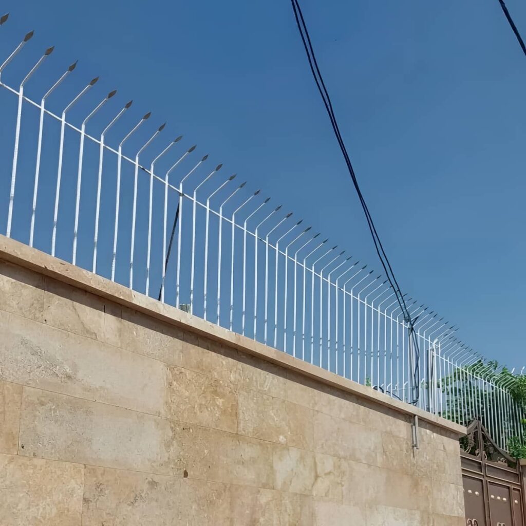 خرید حفاظ سرنیزه ای دیوار حیاط با مدل سفارشی