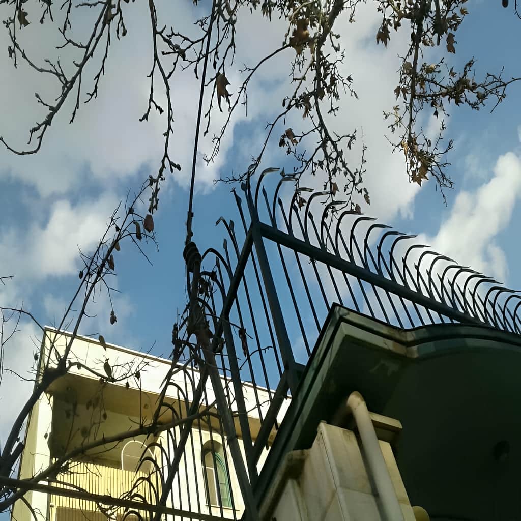 سفارش حفاظ دیوار کلاسیک سرنیزه با رنگ اختصاصی