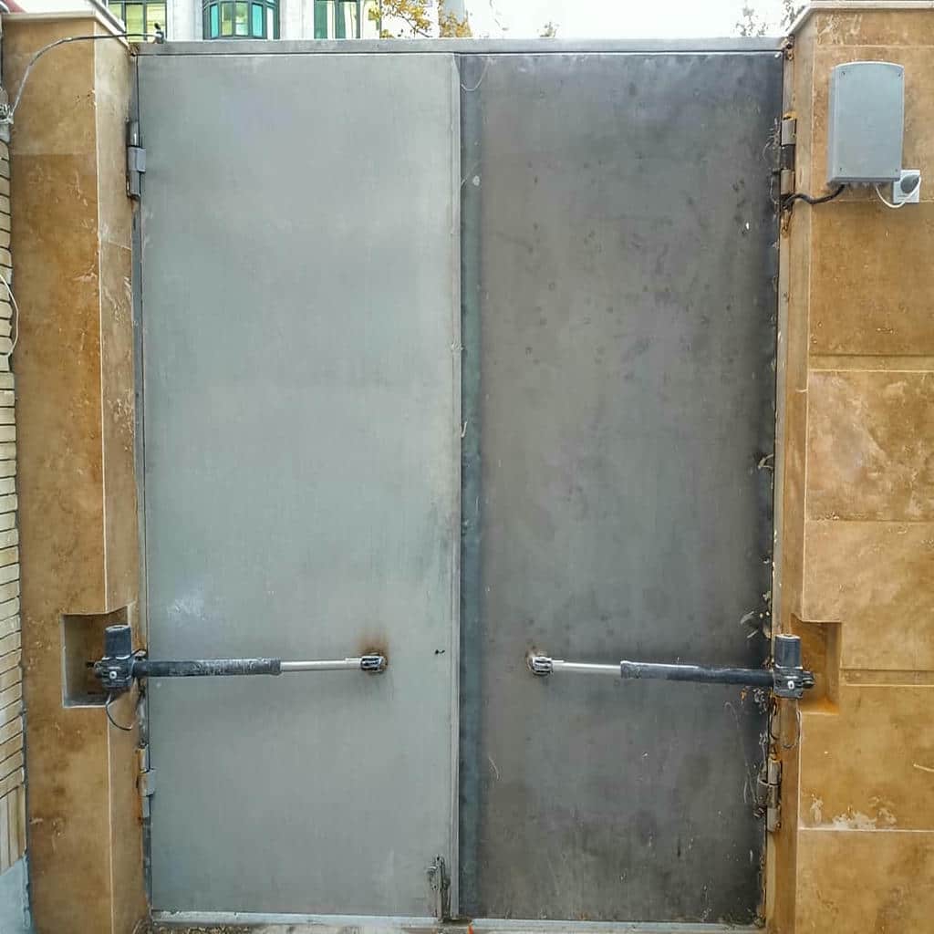 خدمات نصب جک درب حیاط سنگین با قفل برقی و فتوسل