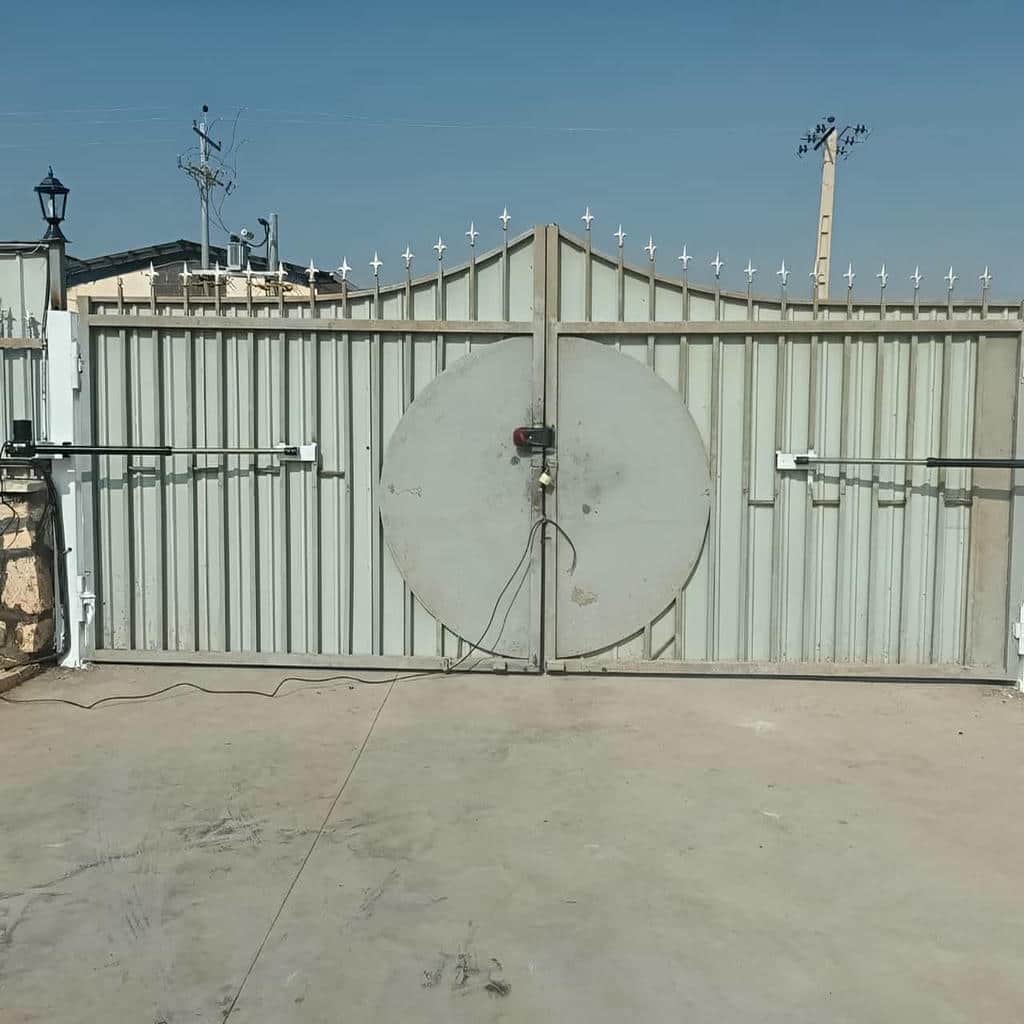 نصب جک درب پارکینگ لولایی شفت بلند بر اساس محل پایه‌ها