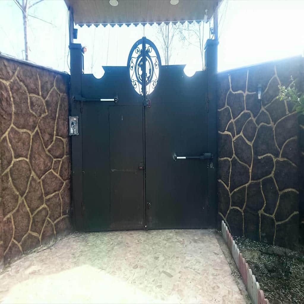 سفارش درب جک دار پارکینگ با موتور و تابلو فرمان مناسب