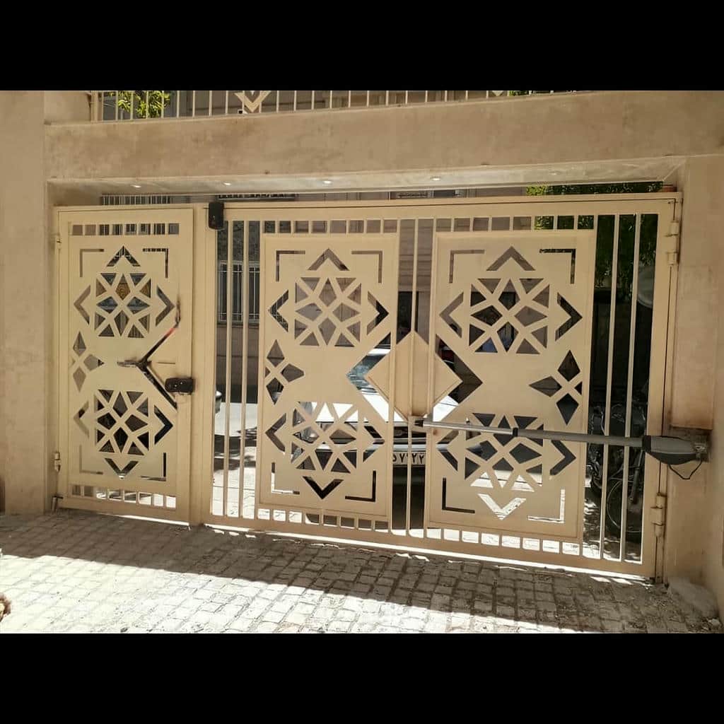 اجرای جک درب ویلایی بازویی برای درب فلزی طرحدار